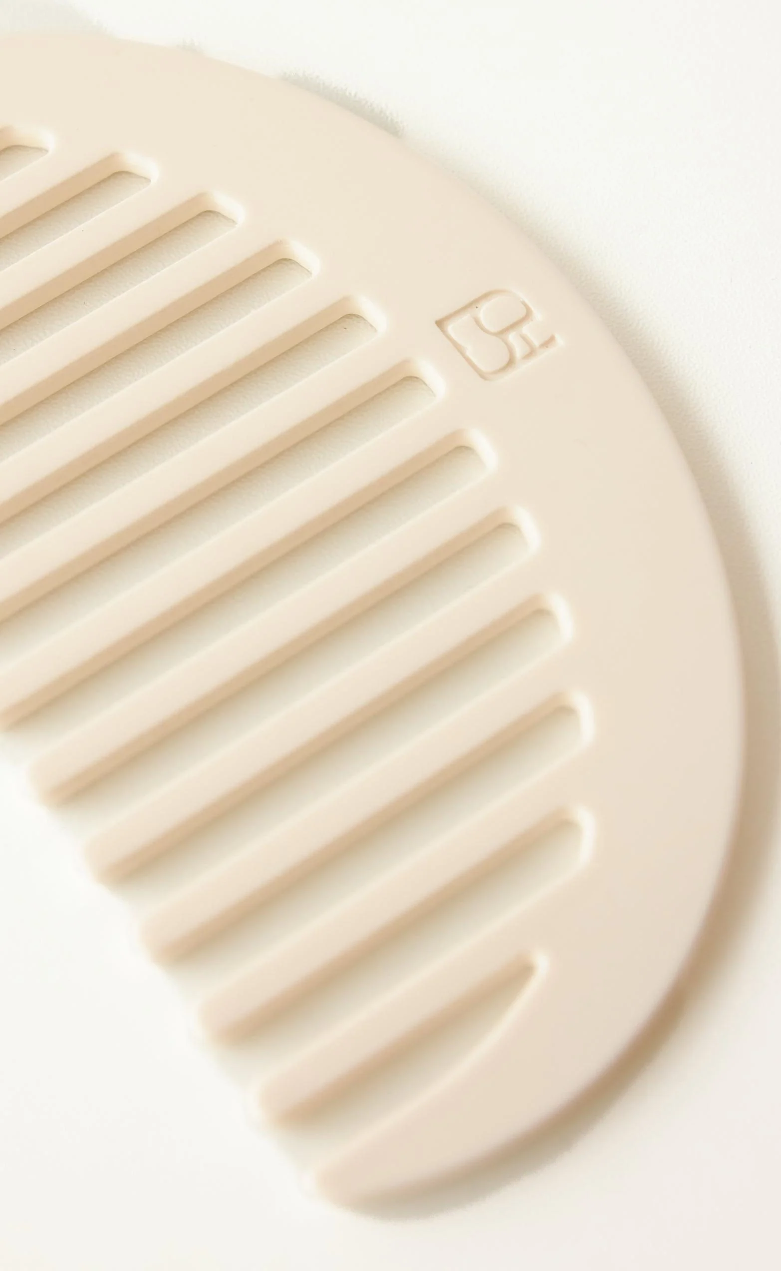 Charcoal Hair Comb (Oat) - Image 2