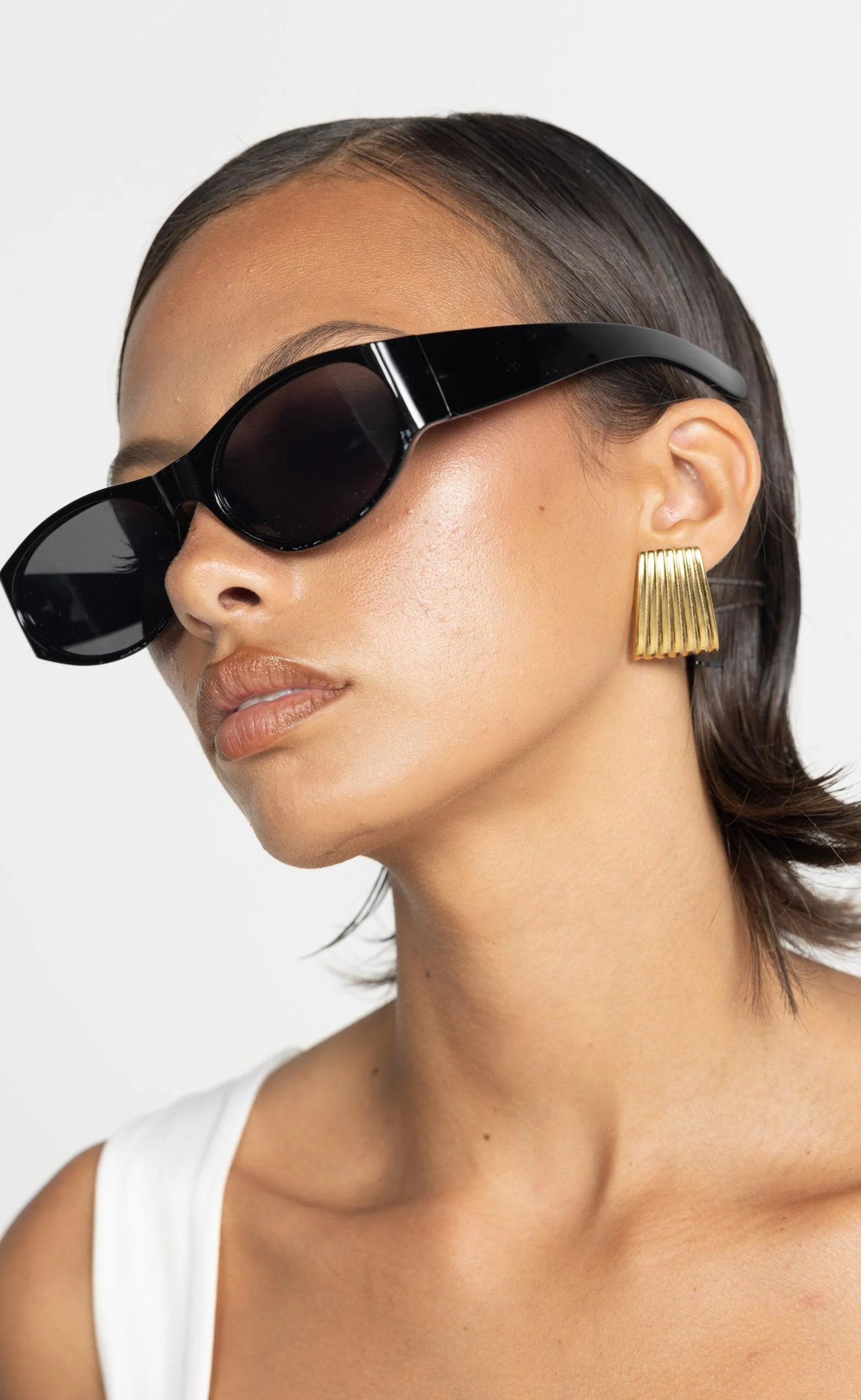 Leila Sunglasses (Black) - Image 8
