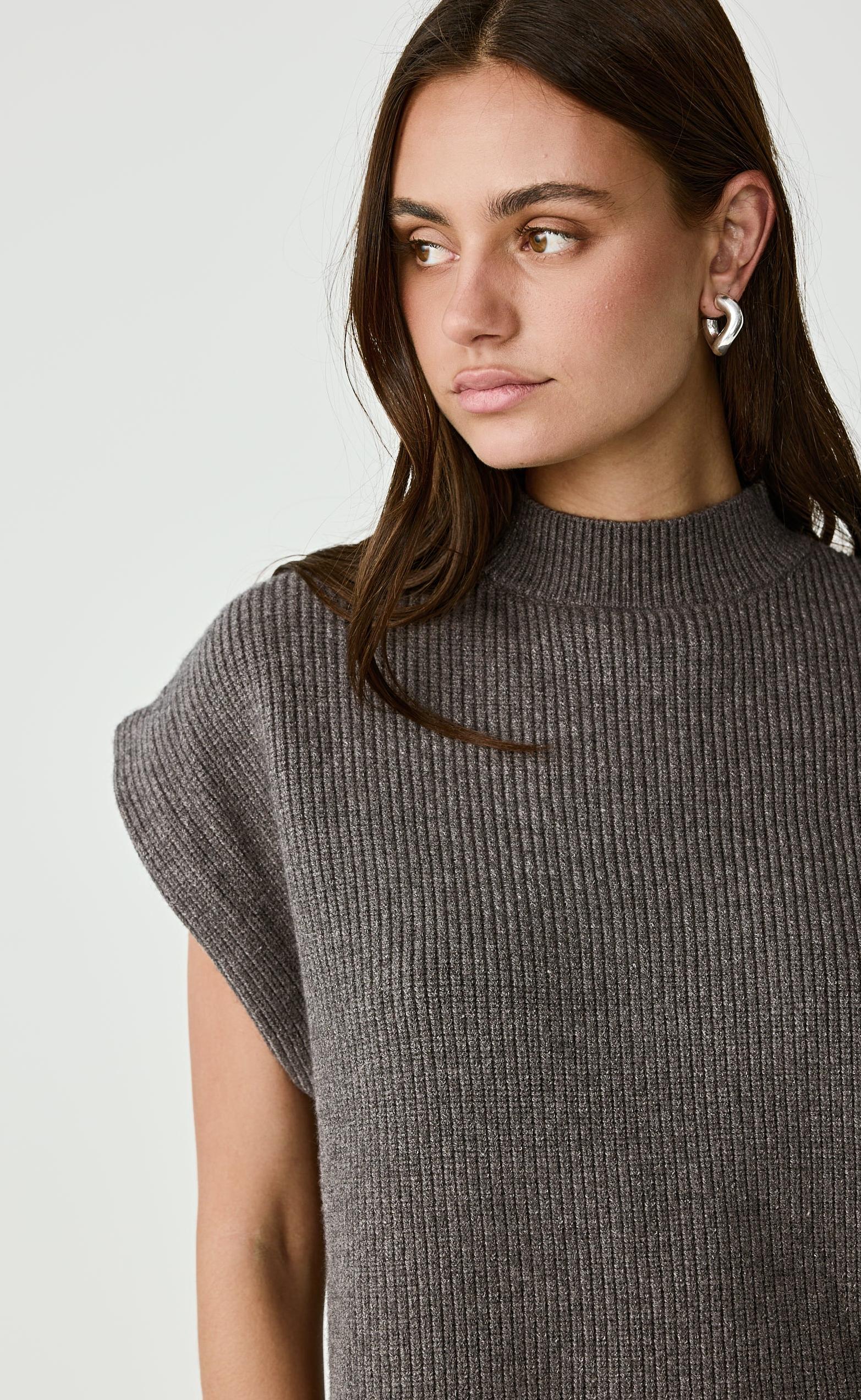 Riley Vest (Slate) - Image 8